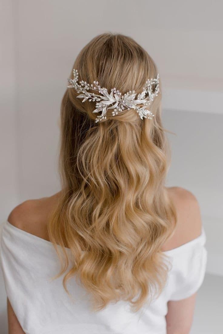 what is a powdered wig - history, famous wearers, symbolism and modern styling tips