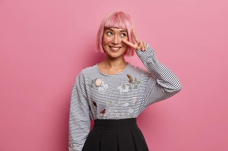 Simple tips on how to dye synthetic wig safely at home and achieve natural-looking color