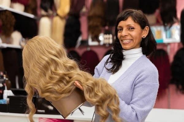 How long should you soak your wig in fabric softener a simple expert guide on ideal minutes, tips and common mistakes