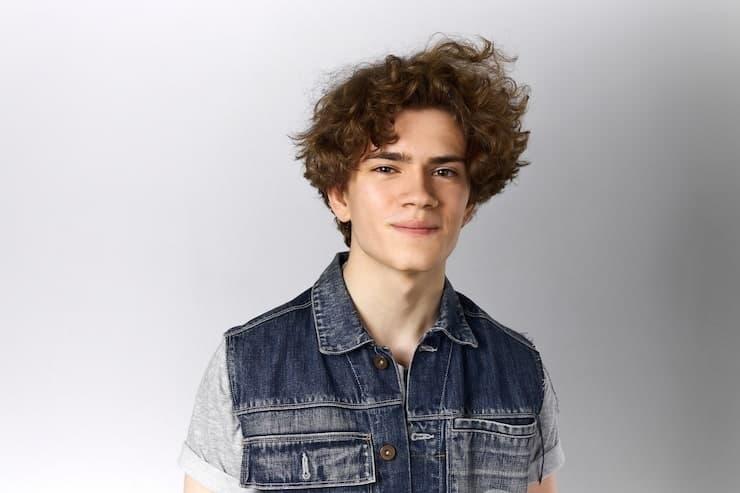 Ultimate guide how to untangle a wig safely at home in 7 easy steps